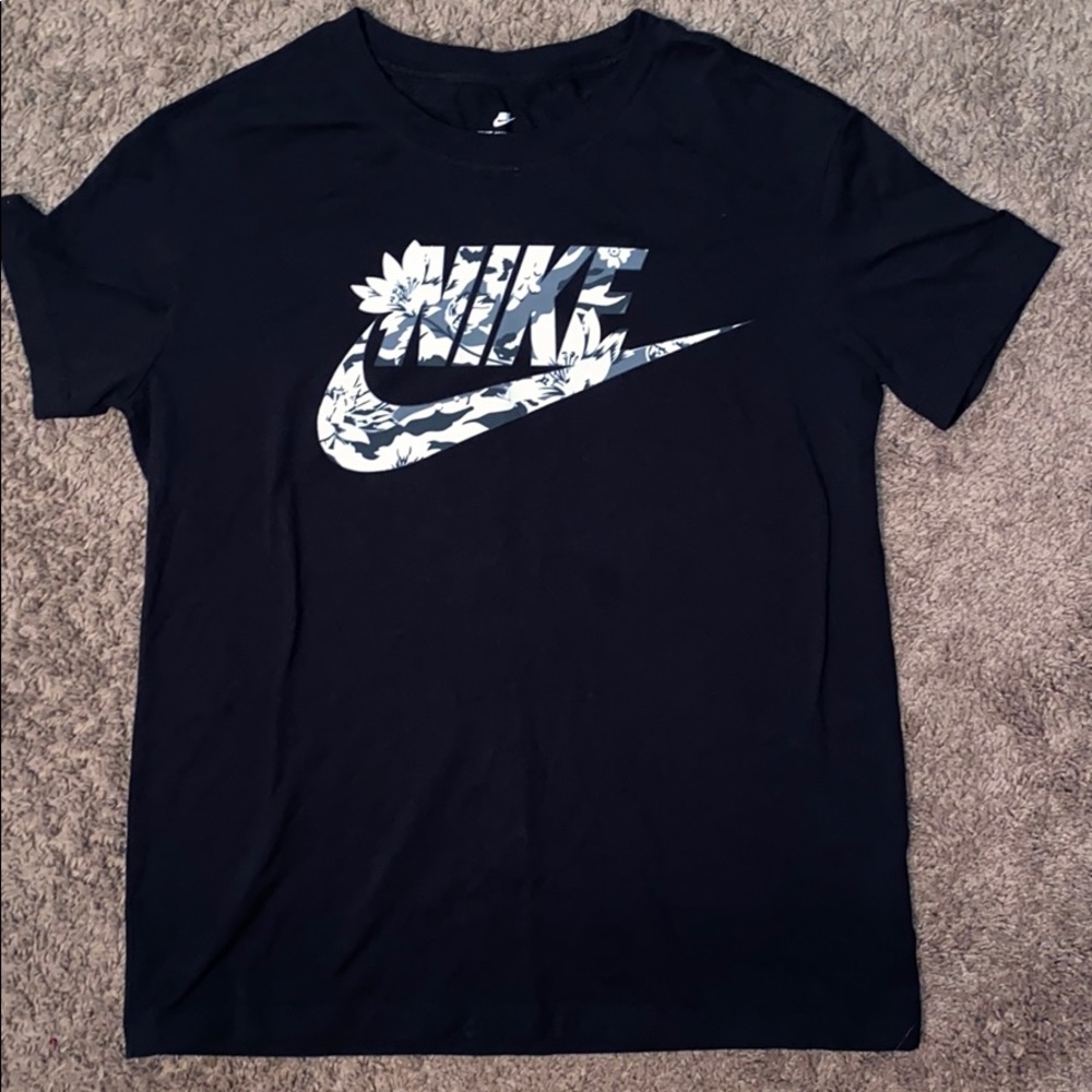 Women’s Nike Shirt